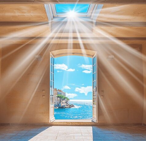 Intérieur lumineux avec puits de lumière à Saint-Tropez