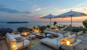Toiture-terrasse accessible aménagée à Saint-Tropez avec vue panoramique sur la mer